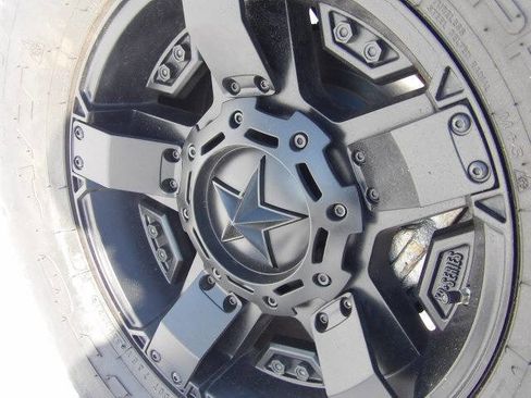 Used 2015 Toyota Tacoma 4x4 Double Cab w/ SR5 Package image 24