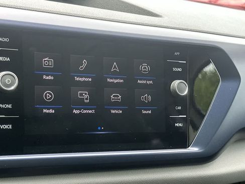 Used 2022 Volkswagen Taos SE w/ Panoramic Sunroof Package FWD image 24