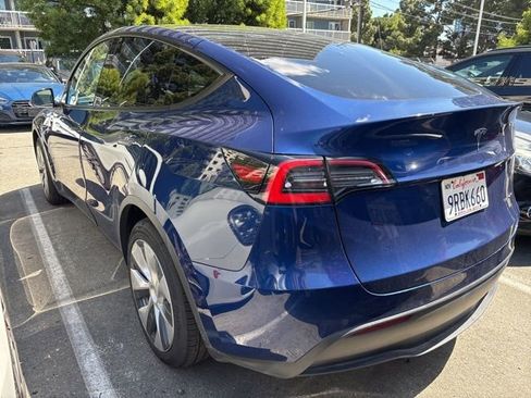 Used 2021 Tesla Model Y Long Range image 5