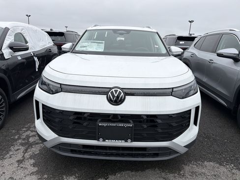 New 2026 Volkswagen Tiguan SE AWD/4WD image 3