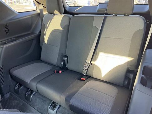 Used 2023 Chevrolet Traverse LT w/ Midnight/Sport Edition image 17