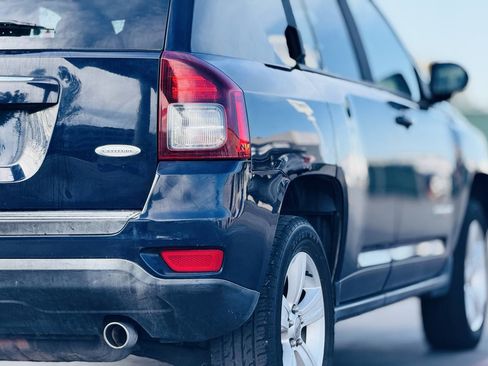 Used 2014 Jeep Compass Latitude image 10