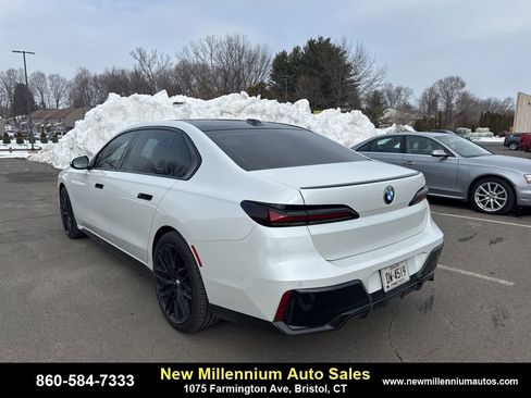 Used 2023 BMW i7 xDrive60 image 5