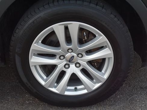 Used 2018 Ford Explorer XLT w/ XLT Technology Feature Bundle AWD/4WD image 45