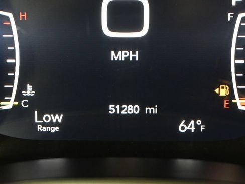 Used 2024 Chrysler Pacifica Touring FWD image 26