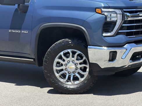 Used 2024 Chevrolet Silverado 2500 LTZ w/ LTZ Convenience Package AWD/4WD image 3