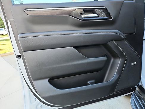 New 2026 Chevrolet Suburban Premier w/ Sun And Tow Package AWD/4WD image 14