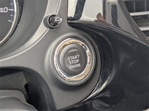 Used 2018 Mitsubishi Outlander SEL image 29