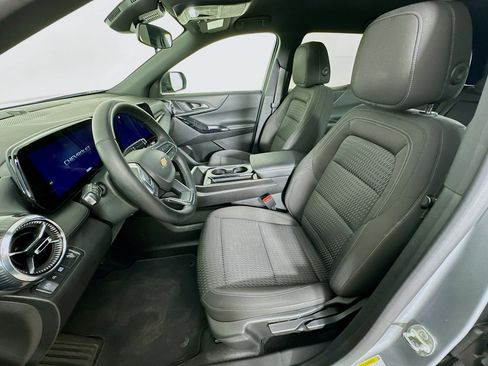 Used 2025 Chevrolet Equinox LT image 13