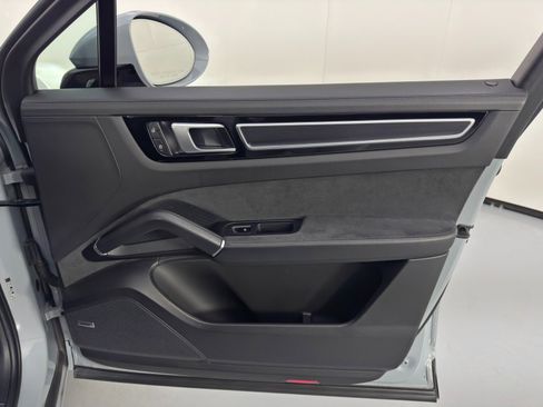 Used 2022 Porsche Cayenne GTS image 49