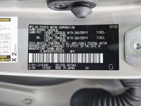 Used 2023 Lexus GX 460 Premium w/ Accessory Package AWD/4WD image 39
