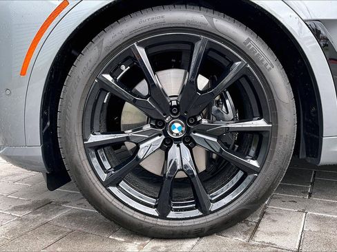 Used 2025 BMW X7 xDrive40i w/ M Sport Package image 9