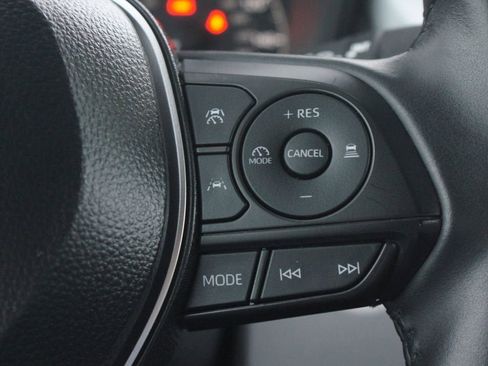 Certified 2025 Toyota Corolla SE image 9