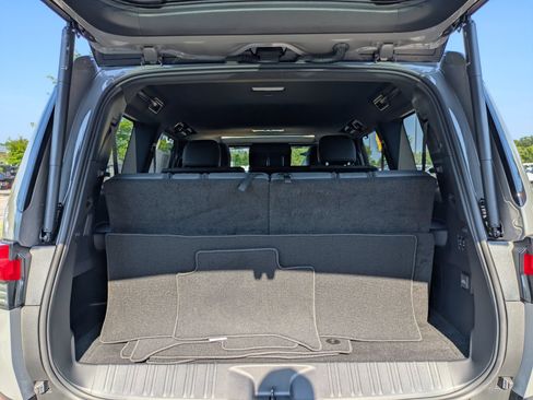 Used 2024 Lexus GX 550 w/ Accessory Package (Z1) AWD/4WD image 34