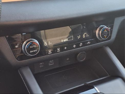 Used 2024 Mitsubishi Outlander SE image 9