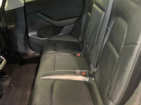 Used 2022 Tesla Model Y Long Range AWD/4WD image 11