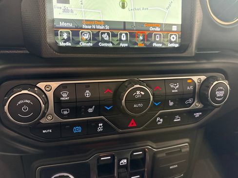 Used 2022 Jeep Wrangler Unlimited Sahara AWD/4WD image 22