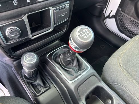 Used 2024 Jeep Wrangler Sport AWD/4WD image 28