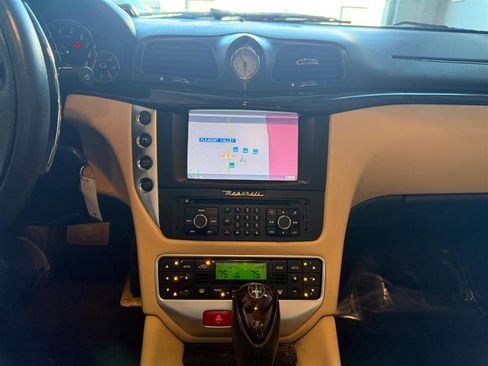 Used 2010 Maserati GranTurismo Convertible image 33