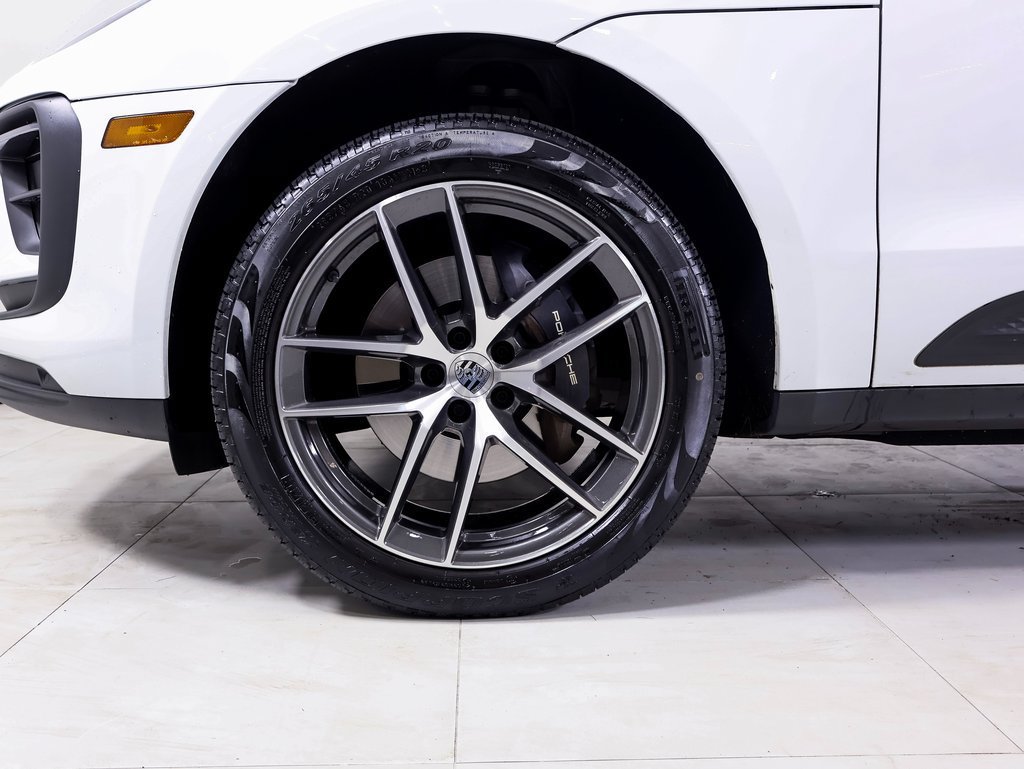 Certified 2025 Porsche Macan AWD/4WD image 22
