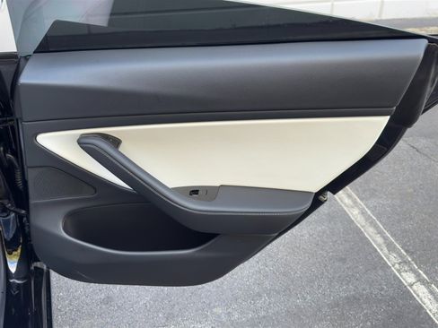 Used 2019 Tesla Model 3 Standard Range Plus image 41