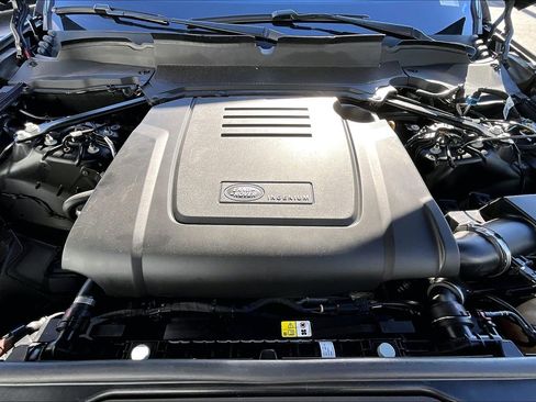 Used 2023 Land Rover Discovery S R-Dynamic image 9