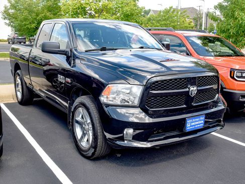 Used 2017 RAM 1500 Express AWD/4WD image 3