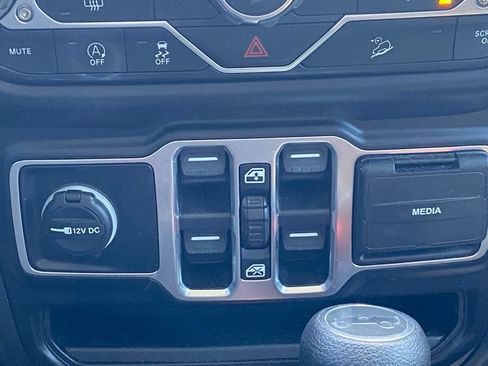 Used 2019 Jeep Wrangler Unlimited Sport S AWD/4WD image 19