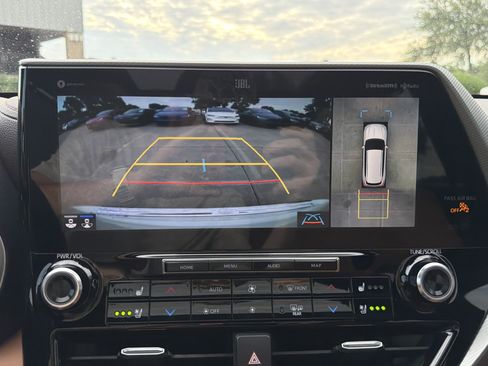 Used 2020 Toyota Highlander Platinum FWD image 79