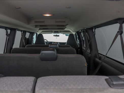 Used 2017 Chevrolet Express 3500 LT w/ LT Preferred Equipment Group RWD image 13