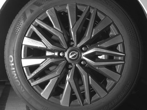 Used 2025 Nissan Altima 2.5 SV FWD image 16