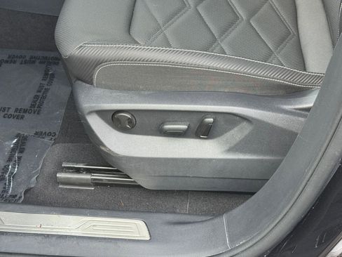 Used 2025 Volkswagen Atlas Cross Sport SE image 24