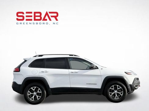 Used 2017 Jeep Cherokee Trailhawk AWD/4WD image 8