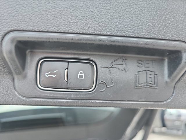 Used 2022 Ford Explorer XLT w/ Equipment Group 202A AWD/4WD image 13