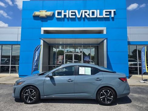 Used 2024 Nissan Sentra SV FWD image 2