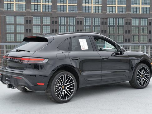 Certified 2026 Porsche Macan AWD/4WD image 7