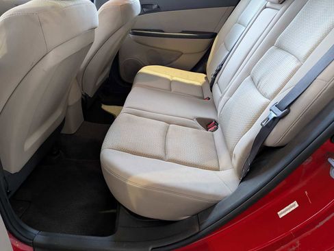 Used 2012 Hyundai Elantra GLS image 17