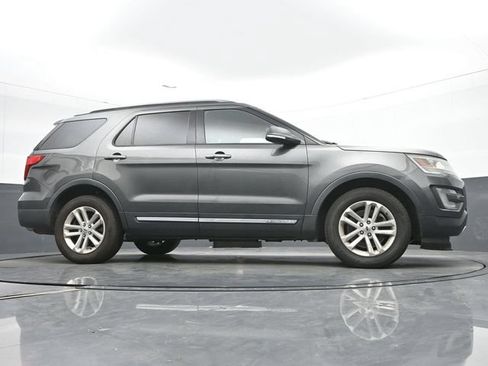 Used 2016 Ford Explorer XLT FWD image 11