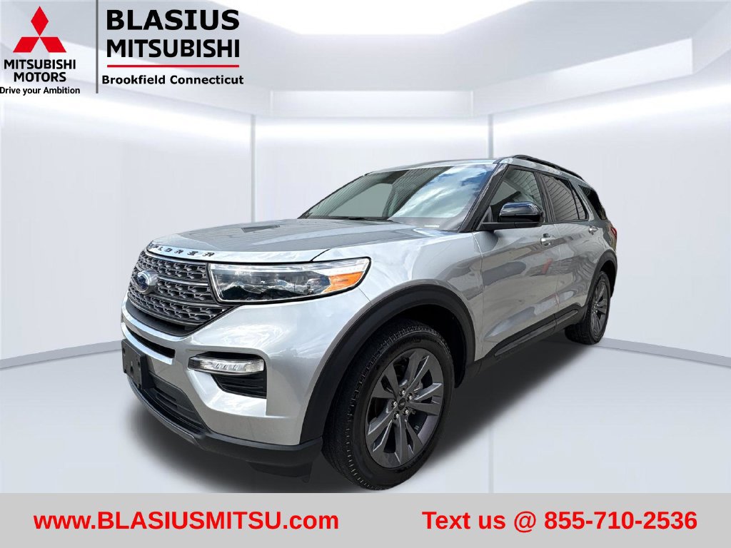 Used 2023 Ford Explorer XLT w/ Equipment Group 202A AWD/4WD image 3