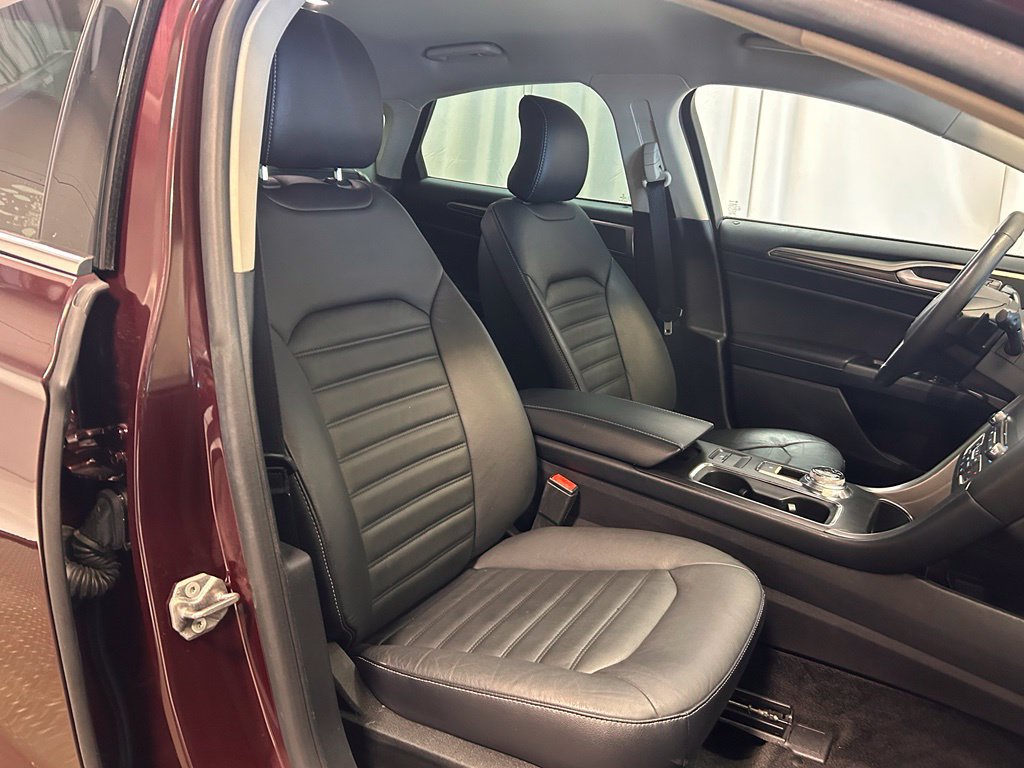 Used 2018 Ford Fusion SE w/ Fusion SE Technology Package FWD image 22