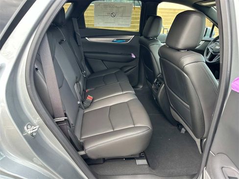 New 2025 Cadillac XT5 Luxury image 11