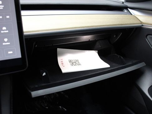 Used 2023 Tesla Model 3 Standard Range image 29