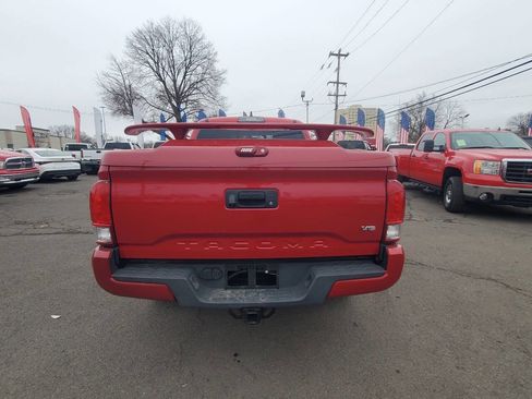 Used 2017 Toyota Tacoma TRD Sport w/ Exterior Package image 4