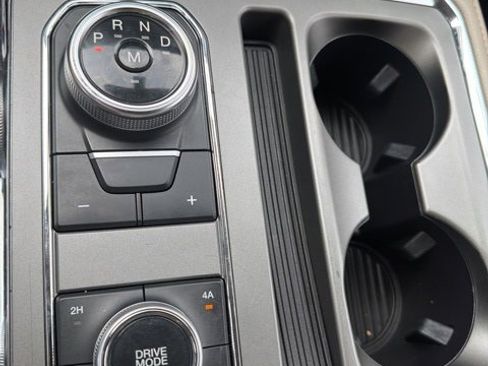 Used 2021 Ford Expedition XLT image 18