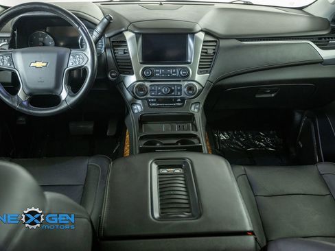 Used 2019 Chevrolet Suburban Premier AWD/4WD image 32