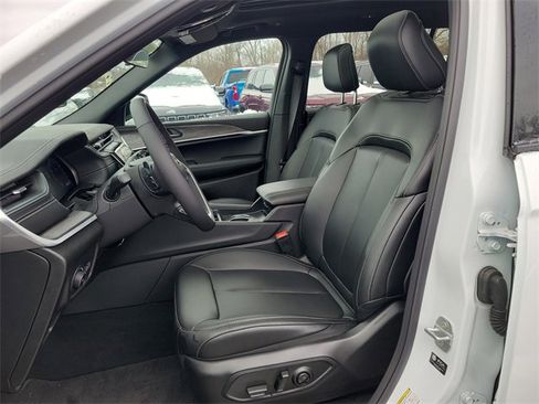 New 2025 Jeep Grand Cherokee L Limited w/ Trailer Tow Package image 7