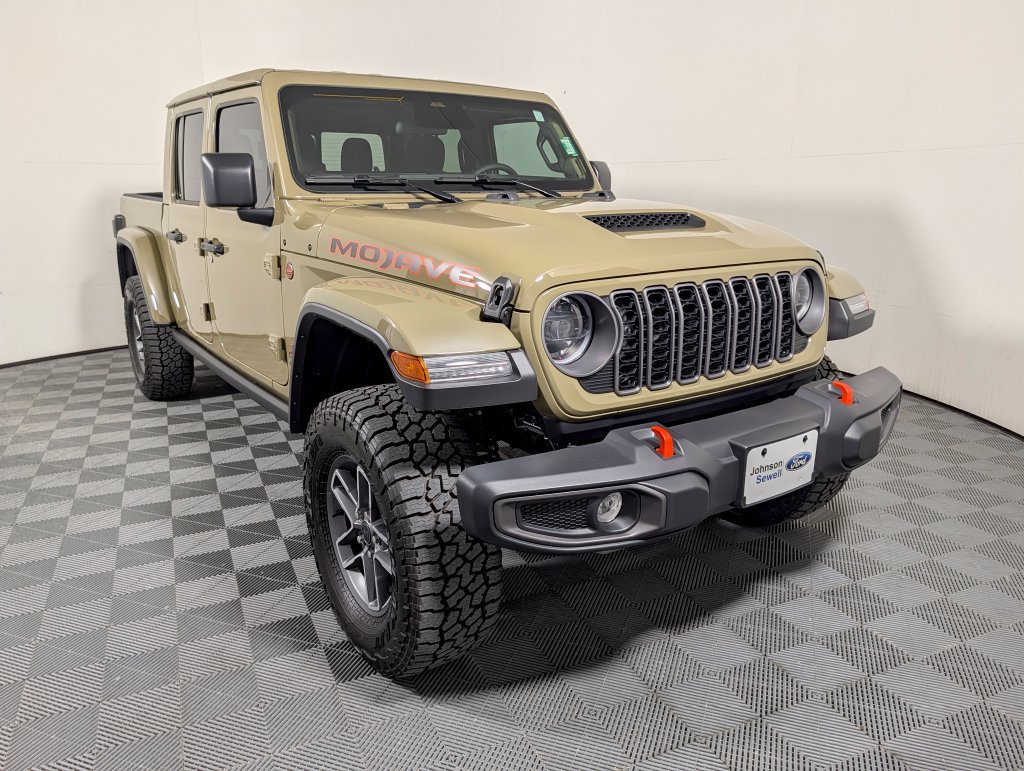 Used 2026 Jeep Gladiator Mojave AWD/4WD image 1