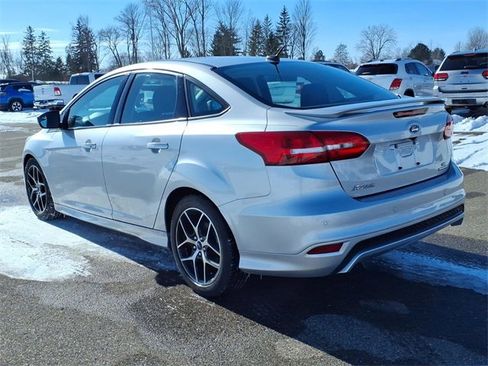 Used 2016 Ford Focus SE w/ SE Sport Package image 4