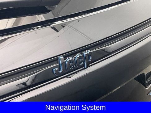 Used 2022 Jeep Grand Cherokee Trailhawk w/ Luxury Tech Group III image 17