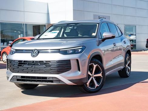 New 2026 Volkswagen Tiguan SE FWD image 2